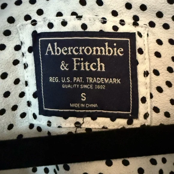 Abercrombie & Fitch Black and White Polka Dot Button Down Top - Picture 2 of 6